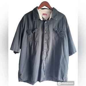 Wrangler black button down shirt. Double pockets Size 3XT